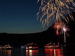 Rheinschiffahrt Mittelrhein-Lichter Feuerwerk